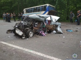 Смертельное ДТП на Закарпатье: столкнулись автобус и легковушка