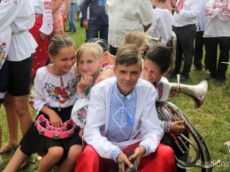 Гастрономический тур, мастер-классы и «крестный ход» народных умельцев: на севере Одесской области стартовал экоэтнофестиваль. Фото