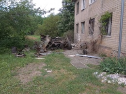 Обстрел боевиками жилого дома в прифронтовом Торецке: опубликованы новые фото последствий