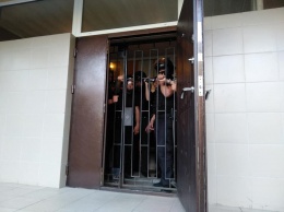 Трех задержанных за погром на рынке у станции метро Лесная из РОВД перевезли в ИВС