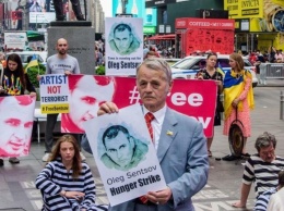 В центре Нью-Йорка прошла акция в поддержку Сенцова