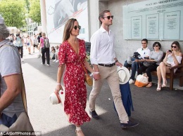 Беременная Пиппи Миддлтон отдыхает с мужем в Париже (ФОТО)