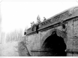 Раритетное фото старого моста через Песчанский ручей в Мелитополе появилось в сети