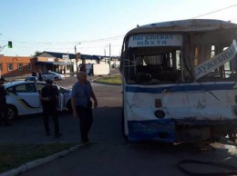 ДТП под Кропивницким: автобус с шахтерами столкнулся с рефрежиратором