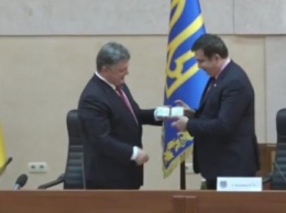 Этот день в истории. Русский язык получит статус регионального в Ялте, Саакашвили стал главой Одесской ОГА