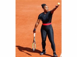 Необычный костюм Серены Уильямс помог ей выйти во второй круг Roland Garros