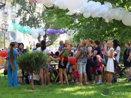 День защиты детей в Одессе: батуты, аквагрим и очереди за сладкой ватой. Фоторепортаж