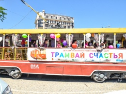 По улицам Одессы проехал «Трамвай счастья» (фоторепортаж)