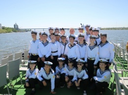 Николаева Александр Сенкевич организовал прогулку на катере для юных моряков