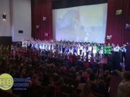 В Геническом районе пришкольные лагеря отдыха открылись масштабным концертом ко Дню защиты детей