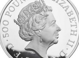 В Британии к сапфировому юбилею коронации Елизаветы II выпустили памятную монету весом 1 кг