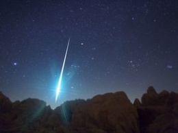 В Китае очевидцы засняли момент падение метеорита: впечатляющее видео