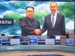 Россияне подрисовали Ким Чен Ыну улыбку на фото с Лавровым