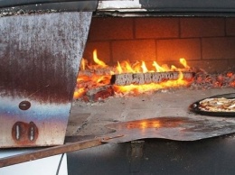 Универсал Ford Mondeo превратили в дровяную печь для пиццы