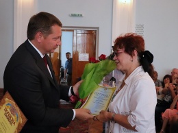Андрей Гордеев наградил журналистов по случаю профессионального праздника