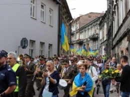 Украинское шествие в Польше встретили антибандеровским пикетом