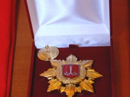 Звание «Почетный гражданин города Одессы» присвоено Леониду Крючкову и Самвелу Тиграняну