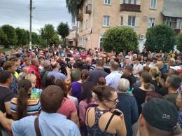 В Харьковской области местные жители вышли на митинг с требованием расследовать гибель активиста Бычко