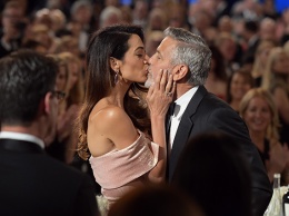Джордж и Амаль Клуни не скрывали нежных чувств на церемонии вручения премий American Film Institute Award