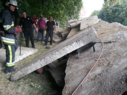 В городе Каменец-Подольский на прохожего рухнула бетонная плита