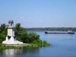 На реке в Волгограде столкнулись баржа и катамаран: есть погибший