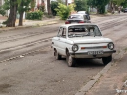 В Николаеве на Потемкинской неизвестные бросили разбитый автомобиль «Запорожец» с херсонскими госномерами