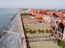 В сети показали, как роскошные особняки николаевских судей уничтожили черноморский пляж