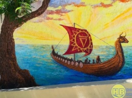 На стене при входе на городской пляж появилась большая картина из морского прошлого Геническа