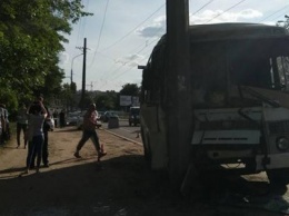 В Чернигове пассажир автобуса ударил водителя. В результате пострадало 8 человек