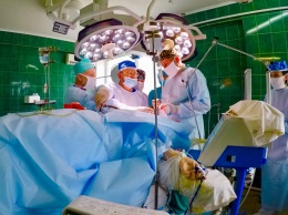 В Николаеве четыре бригады медиков провели двойную операцию спасая жизнь матери и ребенка
