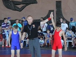 Бердянские борцы результативно выступили во всеукраинском турнире