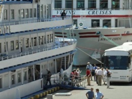 То пусто то густо: В Одессе гостят аж два круизных лайнера, - ФОТО