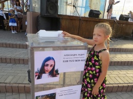 На Приморской площади дети танцевали и пели ради спасения онкобольных жительниц Бердянска