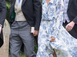 Флористические платья для свадьбы в стиле герцогини Сассекской