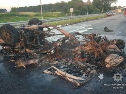 Жуткое ДТП в Полтавской области: авто влетело в отбойник и сгорело дотла, никто не выжил