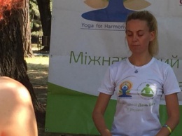 В Мариуполе отпраздновали Международный День йоги, - ФОТО, ВИДЕО