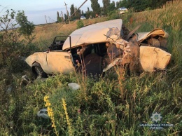 В Черноморке двое юнцов разбили автомобиль, который взяли без спросу у родителей