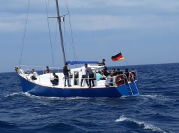 Группа украинцев на яхте переправляла нелегальных мигрантов в страны ЕС - Госпогранслужба