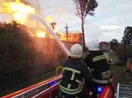 В Тернопольской области из-за масштабного пожара на спиртовой базе эвакуировали жителей