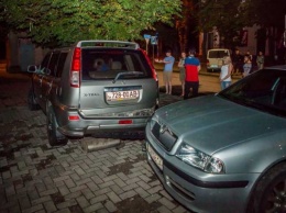 В Днепре иностранец растрощил припаркованные автомобили горожан