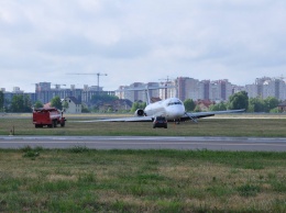В сети появилось новое видео, как MD-83 Bravo Airways выкатился с полосы в Жулянах