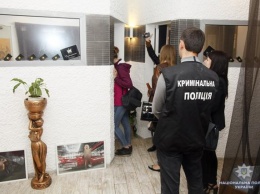 Салон интимного массажа в Хмельницком работал в многоэтажке (ФОТО)
