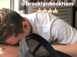 Виктория Бекхэм пошутила над старшим сыном Бруклином в Instagram (ФОТО)