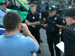 В Днепре патрульные полицейские вернули «гаишную» схему получения взяток