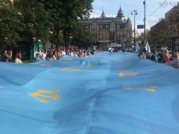 Крымские татары отметили День флага (ВИДЕО)