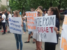 Одесский ИнтерХим пикетировали из-за продажи наркотиков, - ФОТО, ВИДЕО