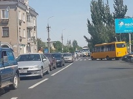 Проезд на Бердянскую косу стал проблемой из-за заторов на дороге (Фото. Видео)
