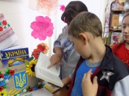 Работники Каховской детской библиотеки в канун праздника встретились с юными читателями