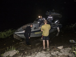 В Киеве на берегу Днепра нашли труп в кроссовках