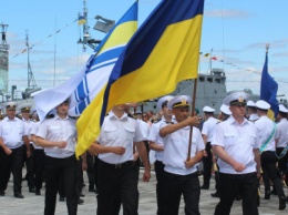Полевая кухня, марш военных и выставка техники: как в Николаеве отмечали День ВМС Украины